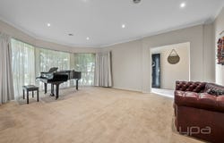 15 Dalray Crescent, Kurunjang, Vic 3337