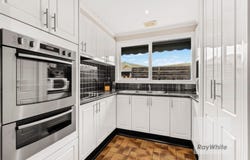 2 Madigan Crescent, Mill Park, Vic 3082