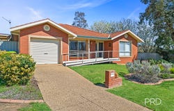 2/12 Kaloona Drive, Bourkelands, NSW 2650
