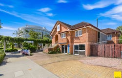 100 Abbott Street, Cairns City, Qld 4870