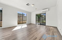 11 Lindwall Drive, Cranbourne West, Vic 3977