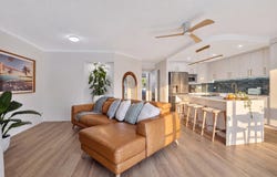 8/13 Montgomery Avenue, Main Beach, Qld 4217