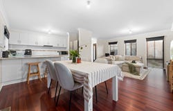2/284 Pound Road, Hampton Park, Vic 3976