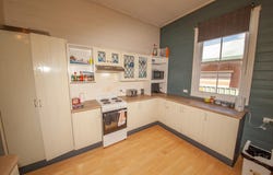 8 Clive St, Wellington, NSW 2820