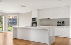 39 Shaw Drive, Romsey, Vic 3434