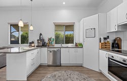 194 South Station Road, Silkstone, Qld 4304