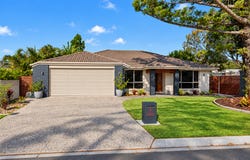 1 Bushlark Way, Carindale, Qld 4152