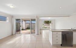 1/37 Haig Road, Birkdale, Qld 4159