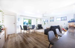1/122a Whiting Street, Labrador, Qld 4215