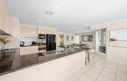 22 Dallow Crescent, Helensvale, Qld 4212