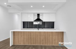 10 Peak Street, Clyde North, Vic 3978