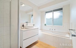 23 St Helens Avenue, Lake Gardens, Vic 3355