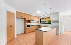 10 Brighton Place, Taylors Hill, Vic 3037