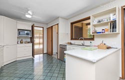 74 Balmoral Cresent, Lake Albert, NSW 2650