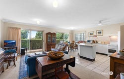 2/90 Ernest Street, Manly, Qld 4179