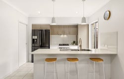 2/6 Rise Circuit, Pacific Pines, Qld 4211