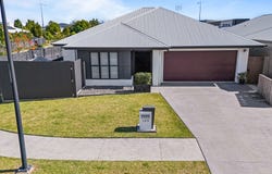 125 Adrian Circuit, Nirimba, Qld 4551