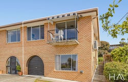 2/13 Birngana Avenue, Sandy Bay, Tas 7005