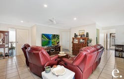 44 Paradise Avenue, Thabeban, Qld 4670