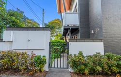 1/170 Kingsley Terrace, Manly, Qld 4179