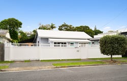 18 Middle Street, Labrador, Qld 4215
