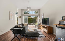 2/110 Eggleston Crescent, Chifley, ACT 2606