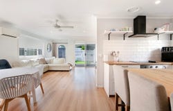 1/6 Craft Court, Miami, Qld 4220