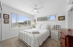 18 Waters Edge Way, Redhead, NSW 2290