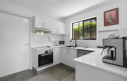 1/9 Government Road, Labrador, Qld 4215