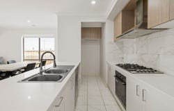 6 Alderley Crescent, Deanside, Vic 3336