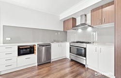 32 Maggie Crescent, Mambourin, Vic 3024