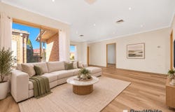 168/2 Rochester Parade, Cranbourne East, Vic 3977