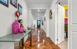 5 Ranfurlie Circuit, Melton West, Vic 3337