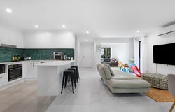 4/63 Muir Street, Labrador, Qld 4215