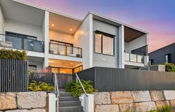 16 Bronte Circuit, Hope Island, Qld 4212