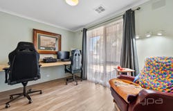 9 Yvonne Place, Melton West, Vic 3337