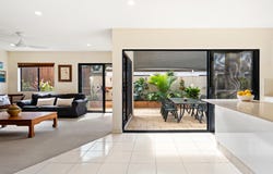 2/3 Ashton Street, Labrador, Qld 4215