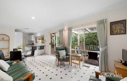2/11 Hedge End Road, Mitcham, Vic 3132