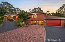 17 Cedar Street, Lindisfarne, Tas 7015