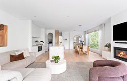 1 Holyrood Avenue, Strathmore, Vic 3041