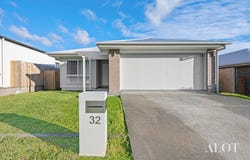 32 Hepburn Street, Greenbank, Qld 4124
