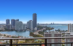 128/8 Admiralty Drive, Paradise Waters, Qld 4217