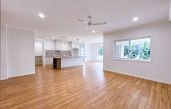 10 Knightsbridge Drive, Southside, Qld 4570