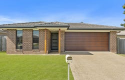 115 Lakeside Crescent, Ningi, Qld 4511