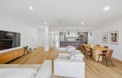 4/10 Valbonne Avenue, Varsity Lakes, Qld 4227