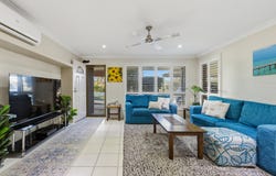 2/4 Ash Court, Arundel, Qld 4214