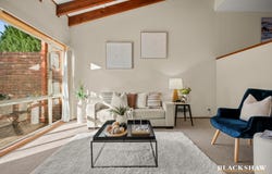17 Terry Close, Phillip, ACT 2606