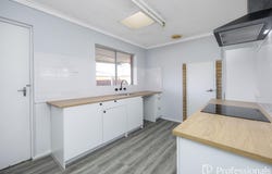 2 Carleton Crescent, Forrestfield, WA 6058