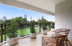 9/8 Admiralty Drive, Paradise Waters, Qld 4217