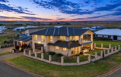 8 Dolphin Court, Elliott Heads, Qld 4670